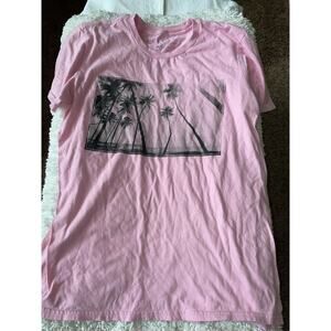 Rebels & Nomads Adult Sz. M Pink Beach Scene Tee. Cute, Fun